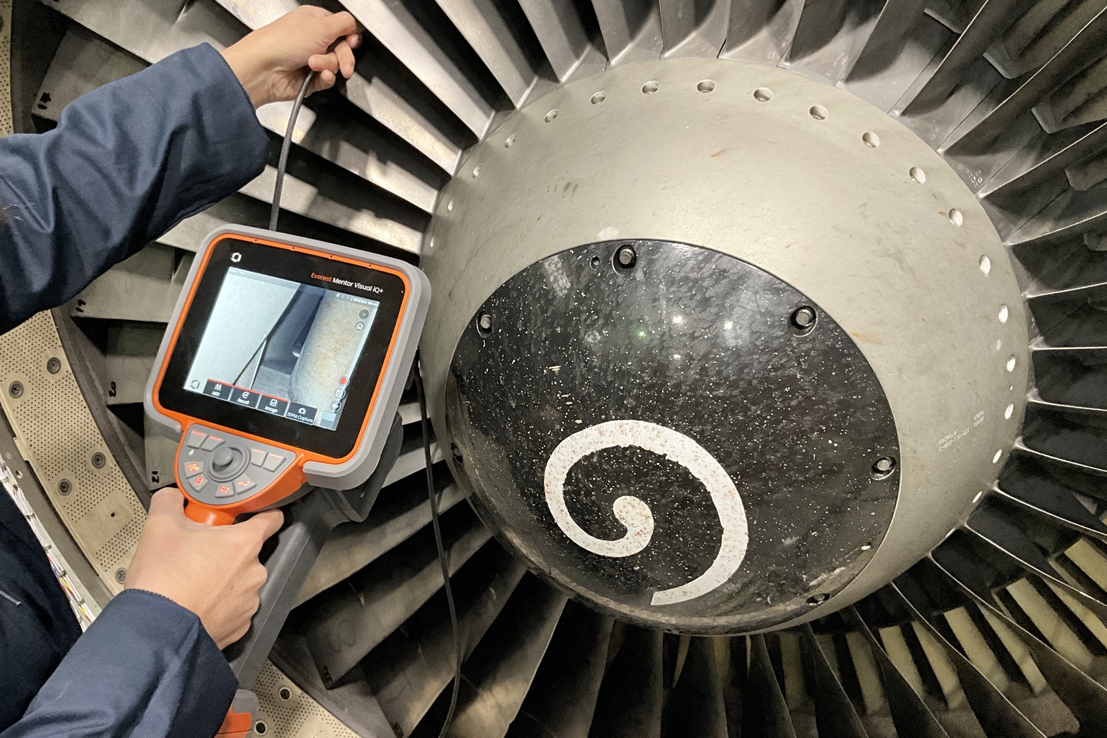 便攜式手持高清測量型孔探設(shè)備